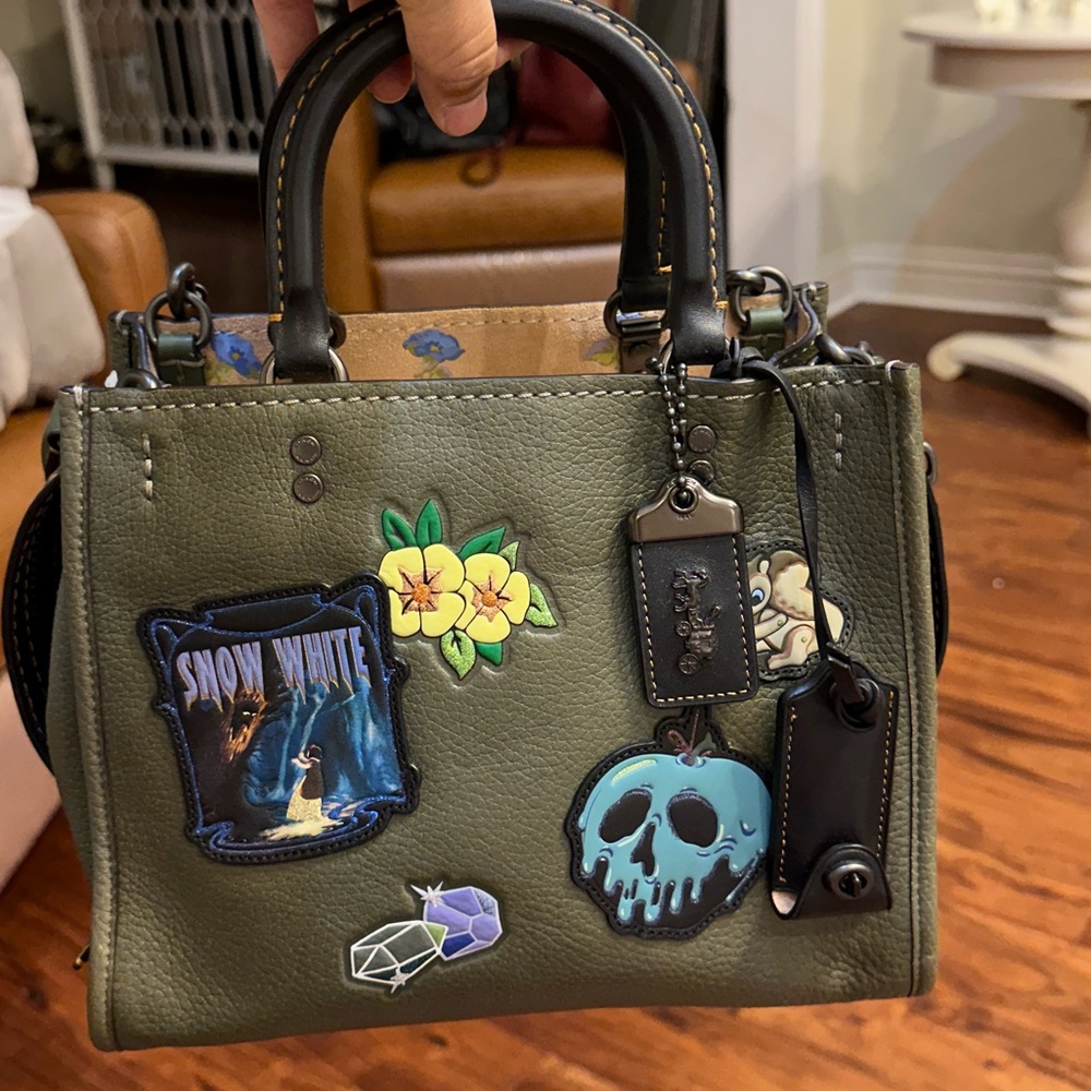 Coach Rogue 25 Disney Snow White - Picture 13 of 14